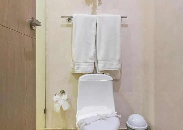 Spacious For 10 Great Amenities