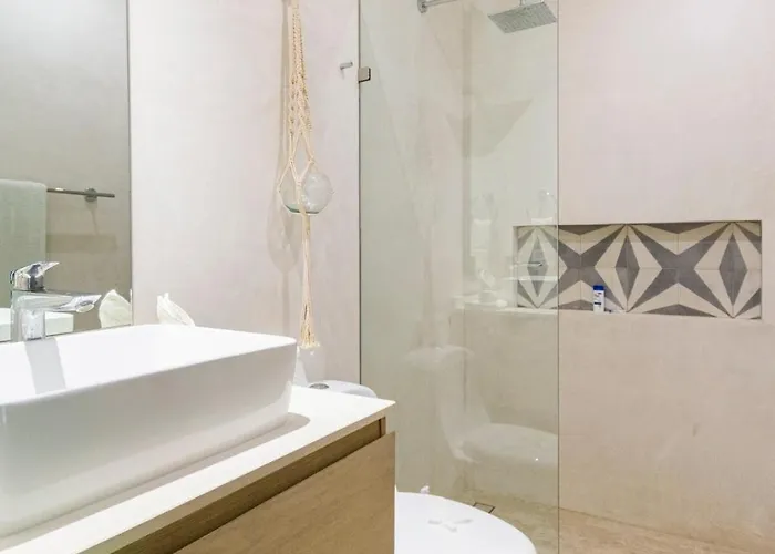 Apartamento Spacious For 10 Great Amenities